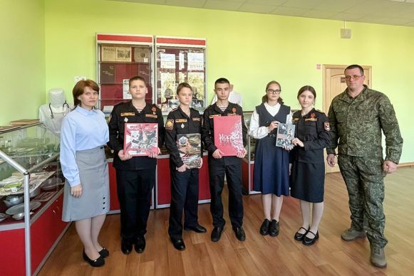 Ветеран СВО подарил книги школьному музею Новости Сормовского благочиния
