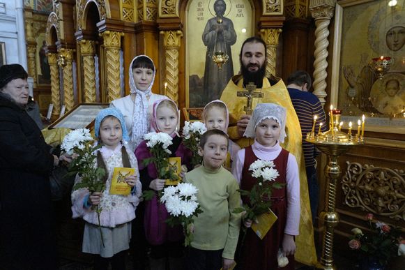 Дети в храме
