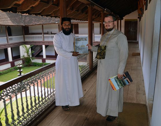 Передача изданий Нижегородской епархии в дар Маланкарской духовной семинарии