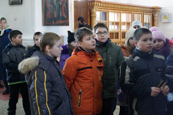 Дети в храме