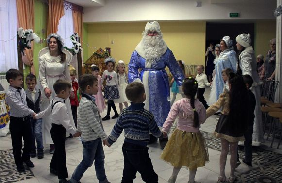 Священник в детском саду