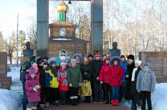 Экскурсия школьников по воинской части