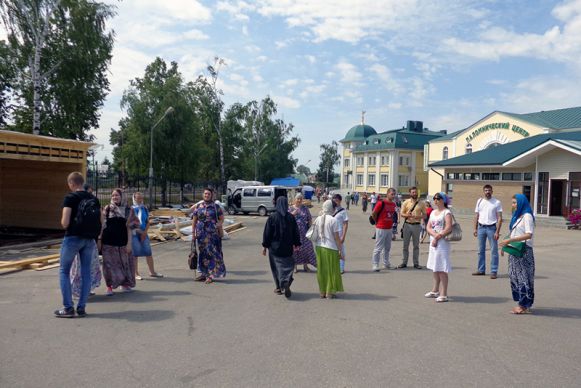 Новости молодёжного движения фото. Инструктаж волонтёров в Дивееве