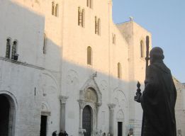 Площадь перед базиликой 